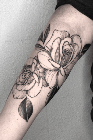 Roses #tattoo #tattoos #blackandgreytattoos #inkedmag#myinkaddict #lasvegas #tattooworkers #tattooartist #inked #blacktattoo #tattooart #worldofpencils #artist #floral#floraltattoo #lasvegastattoo #lasvegastattooartist #dotwork #iblackwork #artist #inked#rose #blxink #rosetattoo #roses#crosshatch#blackworkerssubmission