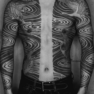 Tatuaje de Haku #Haku #naturtattoo #nature #animals #plants #environment #water # river #cran #bird #feather #bodysuit #sleeves