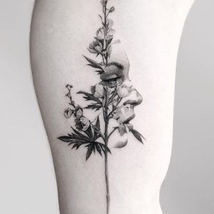 Tatuaje de Oscar Akermo #OscarAkermo #naturtattoo #nature #animals #plants #environment #flower #flowers #retrato # lady #ladyhead