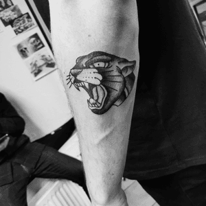 @brombergtattoo did this really cool panther the other day😸To get in contact email info@luckyironstattoo.com or call +45 33 33 72 26.Walk Ins welcome👌🏼*************¥****************#copenhagen #københavntattoo #tattoo #tattoos #art #panther #classictattoo #traditionaltattoo #luckyironstattoo #københavn #ztattoo #tattoodo