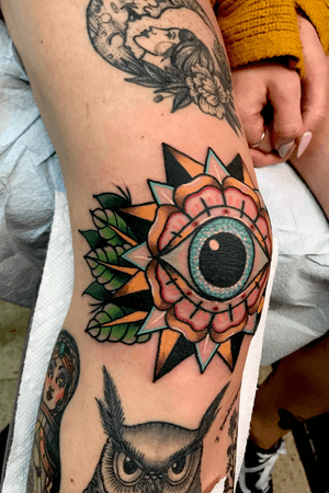 Fresh traditional geometric flower mandala kinda eye tattoo on a knee.   A lil swollen but fun looking 