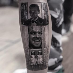 Tatuaje de Inal Bersekov #InalBersekov #blackandgrey #realism #realistic #hyperrealism #TheShining #film #movie #movietattoo #JackNicholson # portrait # ghosts #horror