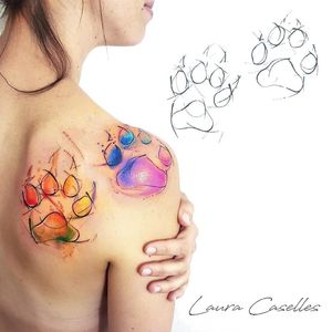 Siluetas de las huellas de sus perros 🐶con un toque de color en acuarela 😍👌#tattoo #tattoos #tatuaje #tatuajemostoles #tatuajemadrid #tattoogirl #laude #womantattoo #mostolestattoo #madrid #mostoles #lauracaselles #kawaii #cat #watercolor #kitty #lovetattoo #watercolortattoo #acuarela #acuarelatattoo #footprints #cats #cattattoo #gatos #gato #tatuajespequeños #minimalism #tatuajesfemeninos #tatuajemujer 