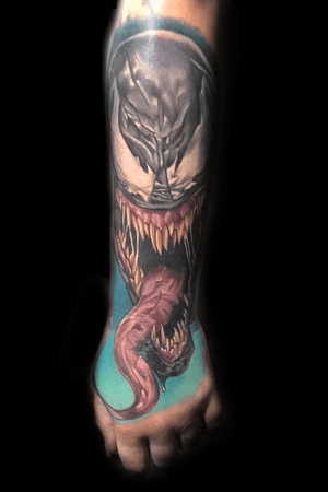 Venom #color#marvel#colortattoo #tattooartist 