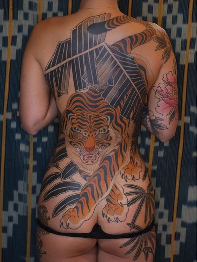 Tattoo by Victor J Webster #VictorJWebster #naturetattoo #nature #animal #plants #environment #tiger #cat #junglecat #leaves #jungle