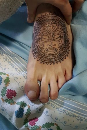 Tatuaje sol maori (falta relleno)