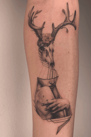 #tattooart #tattoo2me #tattooartist #tattooaddict #Tattoodo #deerskull #woman 