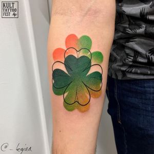 Tattoo by Kaja Karolina #KajaKarolina #StPatricksDaytattoos #StPatricksDay #holidaytattoo #clover #fourleafedclover #green #plant #leaf