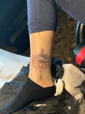 Tatuaje flor de loto mandala