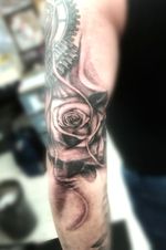 #Tattoo #inkmachines#h2ocean #fusionink #fkirons #tattoosleeve#Tattoogent #rosestattoo 
