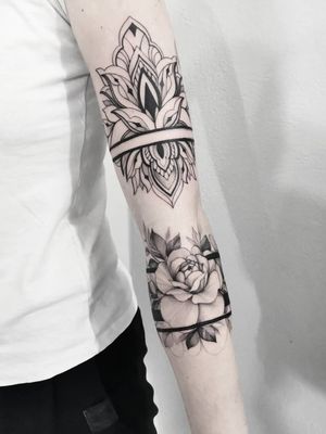 #geometrictattoos #blackworkerssubmission #blacktattoo #gdansk#xystudio #art #ink #drawing #girl #girlytattoo #tattooinstagram#tattooinspiration #blacktattoo #blackandgray #rosetattoo #tattooing #flora #floraltattoo 