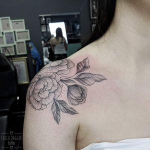 Floral shoulder design