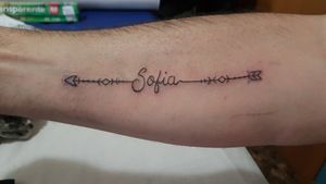 Tatuaje flecha Sofia