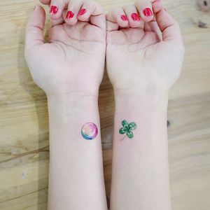 Tattoo by Tattoist Banul #TattooistBanul #StPatricksDaytattoos #StPatricksDay #holidaytattoo #clover #fourleafedclover #green #plant #leaf #rainbow #bubble #small #minimal #realism #realistic