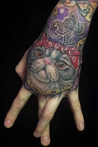 #JiuGua #Beijing #handtattoo #cat #cattattoo #hiphop #chain #cute #newschooltattoo #newschool 