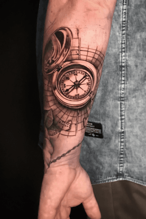 #compass #compasstattoo #tattoo #tats #ink #inked #tatouage #blacandgrey #realistic #realistictattoo #blackandgreytattoo 