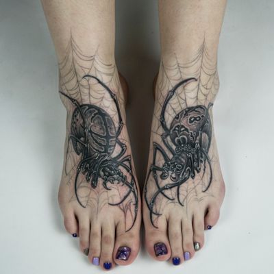 #JiuGua #Beijing #feettattoo #Spider #spidertattoo #spidernet #insect #goth #blackwork 