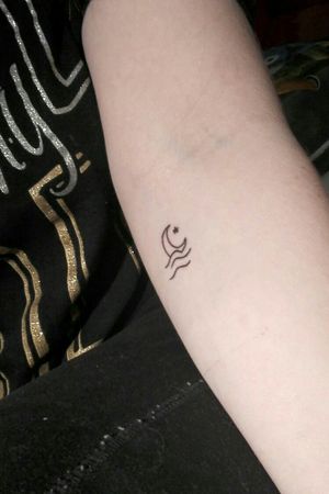My first 🤗My friend has the other half of the tattoo ☀#moon #moontattoo #star #sea #friendshiptattoo #myfirsttattoo 