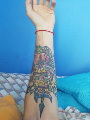 Busco alguien bueno en el arte técnica del tatuaje, que sea capaz de hacer un cover Up al tatto que tengo de fotografía.