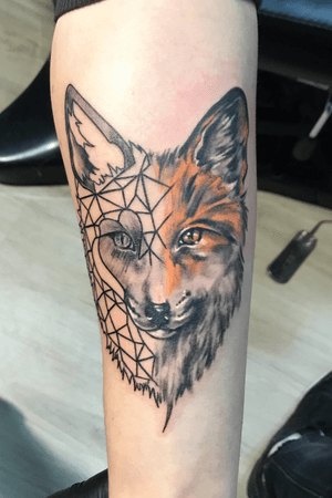 Just turned 19 a month ago and my cousin made a present for me woth my mom,helping me get my first tattoo.Half wolf half fox,it came out even better then the sketch cause the tattoo master loved the half with the fox and almosted didnt agree to make the geometry part with the wolf cause he hates the style,but in the end he did👏😄