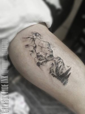 Very delicate piece done by our guest @kuryliak_tattoo 🏞️ it was a big pleasure for us to meet you man! To book your tattoo with us, send your enquiry via our web:🖱️www.tattooinlondon.com☎️Or call 02086821185Open Thursday to MondaySouth West London, Tooting#uktattoo #crimsontideink #ctilondon #hills #autumntattoo #blackworktattoo #linetattoo #bicepstattoo #simpletattoo #londontattoos #londontattooartist  #tootingtattoo #killerink #dailytattoos #london #inked #blackink #тату #татуировка #русскийлондон #mountains 