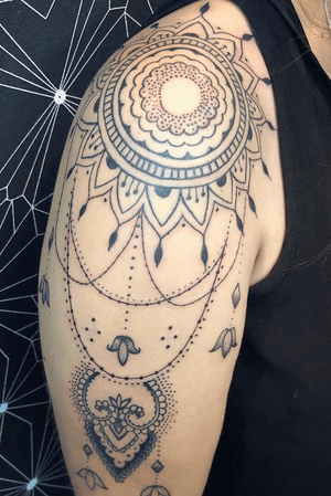 Work done with specifications of the client who has the considering make of a henna tattoo style of her shoulder then i add some of my handwork.                      Hope some of you like it.