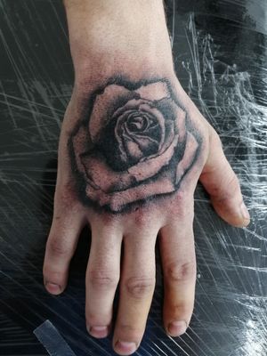 #rose #rosetattoo #handtattoo #shadingtattoo #fv_tattoo