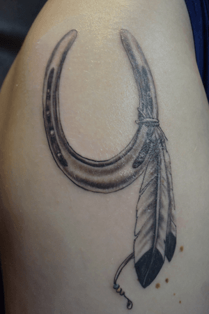 A piece I did for a girl first tattoo. #blackandgrey  #tattoo #tattooartist #ink #inked #thightattoo #houstontattooartist #conroetattooartist #houston #conroe #ericsquires #ericsquirestattoos #horseshoe  #horseshoetattoo 