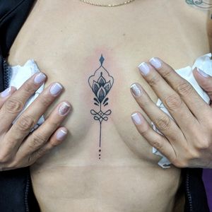 Tattoo da Claudiene Mais uma de várias outras, inclusive ainda por vir. Agradeço pela preferência #underboobtattoo #underboobs #tattooart 