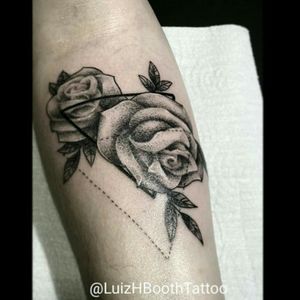 Triangle Rose #triangle #triangulo #rosa #rose #ornamental #blacktattoo #blackwork #dotwork #pontilhismo #blackworktattoo #dots #LuizHBoothTattoo #LuizHenriqueBooth 