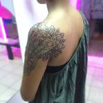 Shoulderblade mandala tattoo #girltattoo #inkedgirls #inkedgirl #tattoo #ink #tattooaveiro #tatuagem #tatuagememportugal #symbeos #symbeosrotary #criticalpowersupply #nocturnalink #nocturnalinkset #intenze #kwadroncartridges #mandala #mandalatattoo #mandala_art #zorbatattoo 