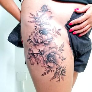 Fineline flowers#symbeosrotary #eikondevice #eikon #nocturnalink #symbeos #tattoo #ink #tattooaveiro #tatuagem #tatuagememportugal 