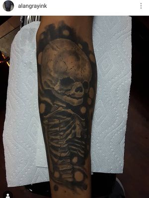 Baby Skull tattoo arm by @alangrayink 
