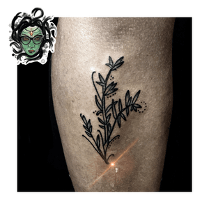  #NaneMedusaTattoo #tattoo #tattooartist #tattooart #riodejaneiro #brasil #fine #fineline #fineart #flower 