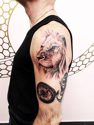 First session Lion & Compass Instagram : @jekobohemien #liontattoo #lion #lionhead #lion_tattoo #realistic #realism #blackandgreytattoo #blackandgrey #compasstattoo #compass #compasslion #lioncompass