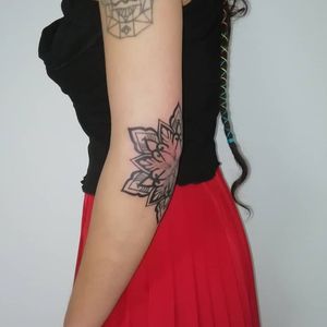 Elbow mandala for the daughter_of_the_moon #tattoo #ink #tattooaveiro #tatuagem #tatuagememportugal #symbeos #symbeosrotary #criticalpowersupply #nocturnalink #nocturnalinkset #intenze #kwadroncartridges #mandala #mandalatattoo #mandala_art #psytrance 