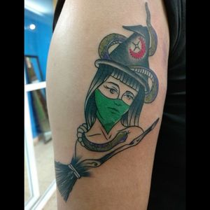  #tattoo #inked #ink #inkplay #witch #witchtattoo #feminism #femimismo #tatuajesfemimistas #verde #pañueloverde #bruja #luchotattoo #luchotattooer