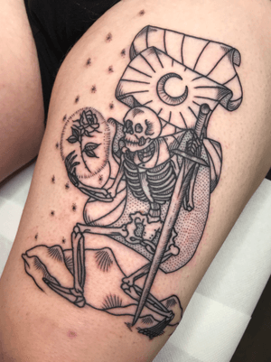 custom piece done at the convention in Kortrijk. #skeleton #tattoo #tattoos #skeletontattoo #moon #moontattoo #rose #rosetattoo #sword #swordtattoo #mxatattoo #monsteralphabet #linework #lineworktattoo #lineart #lines 