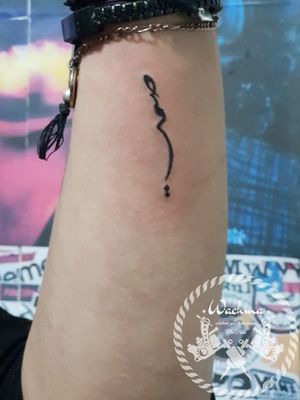 "خلف الصمت روحٌ كرهت الحديث" Badr Ben Ammar : Artiste Tatoueur All rights reserved ® WACHMA - 2019ⓒ - Ecriture arabesque : silence, 🔕 صمت Whatever you think!! We ink !! 🎓⚡👁 #ink #tattoos #inked #art #tattooed #love #tattooartist #instagood #tattooart #fitness #selfie #fashion #artist #girl #follow #photooftheday #model #tattoomaker #tattooed #lifestyle #celebrity #tattooartists #tunisia🇹🇳 #tunisiancommunity #idreamoftunisia #tunisianartist #famous #thenewworldorder 