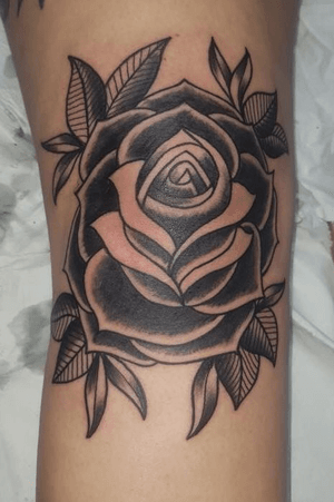 My old school rose on the knee tattoo, tattoo’d by dave martin at madhouse tattoo 