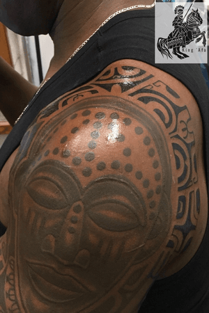 tattooing dark skin is not easy for many tattoo artist. There’s a misconception about tattoo not showing on dark skin. In my experience I have not seen any skin as dark as black ink. Keloid is caused by an excess protein collagen in the skin during healing. It is not harmful but some people find it unattractive. Dark skin are more likely to have keloid scarring and growth of such fibrous scar tissue varies between people of dark skin. It is challenging to tattoo dark skin especially packing solid black #LApolynesianTattoo #tattooPasifika #kingafa #polynesiantattoo 
