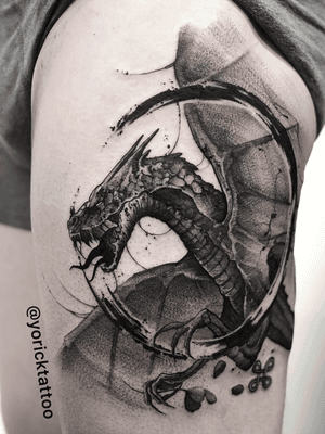 Did this cool freehand dragon yesterday at @gritnglory on Gregory. I’m doing lots of cool stuff this week in NY so stay tuned! #animals#dragon#dragontattoo #blackwork#blackworktattoo#customtattoo #darkart #fantasy #fantasytattoo #freehand #ink #inksplash#menwithtattoos#newyork#satisfyingvideos