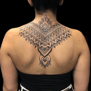 Geometric tattoo made in Curitiba 2018 #BrendaCerutti #geometric #geometrictattoo #dotwork #ornamental #backtattoo #linework #brasil #belgium 