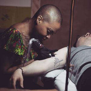 Doreen Gardner tattooing #DoreenGarner #TannParker #InktheDiaspora #qpocttt #poctattoo #qpoctattoo #brownskin #blackskin #empower #visibility #tattoocommunity