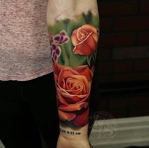 Loving these orange roses at the moment! #tattoo #tattoos #ink #inked #tattooidea #tattooideas #amazingtattoos #realismtattoo#femininetattoos #tattoodesign #besttattoos #amazingtattoo #superbtattoos #fusionink #tattoodo #tattoodooapp   #lizvenom #floraltattoo #rosetattoo #tattoorose #edmontontattoo #edmontonink #skinartmag #sleeve #feminine #rosa #colour #color #vibrant #ireland #uk #uktattoo