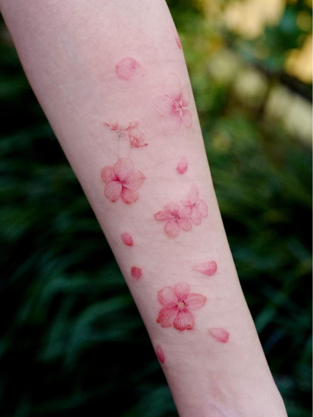 Tattoo uploaded by Wiwi Schrøder • Floral scar cover. . . . .  #finelinetattoo #finelinefloraltattoo #floral #floraltattoo  #botanicaltattoo #delicate #ink #backtattoo #scarcover #halfsleeve #coverup  • Tattoodo