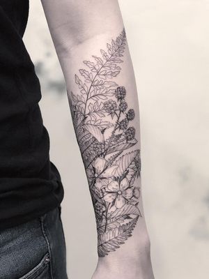 Tattoo by Nhanna Scott #NhannaScott  #coveruptattoos #coveruptattoo #coverup #tattoocoverup #scarcoverup #flowers #floral #leaves #plant #berries #nature