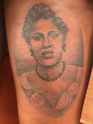 Tattoo by Anderson Luna on Tann #AndersonLuna #TannParker #InktheDiaspora #portrait #blackandgrey #vintage #family #lady #ladyhead #love #qpocttt #poctattoo #qpoctattoo #brownskin #blackskin #empower #visibility #tattoocommunity