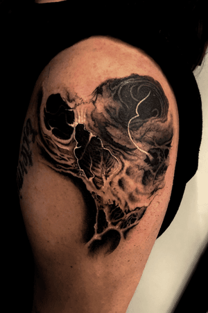Skull tattoo #cattattoo #blackandgrey #blackandgreytattoo #dallastattooartist #texastattoo #texastattooartist #tattooartist #tattoo #tattoos #realism #skull #skulls #skulltattoo 