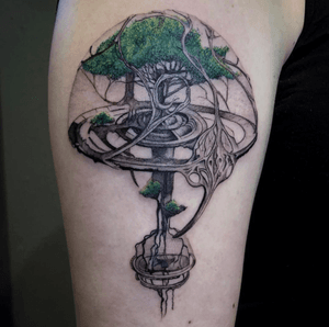 Trapped #tree #tattoo by @monikkavelvet 